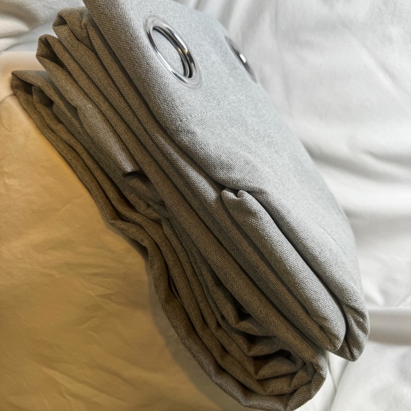 Linen Textured Curtains Large Grommet 48"x80" Poly/Line Light Gray Set of 2 - Picture 4 of 5